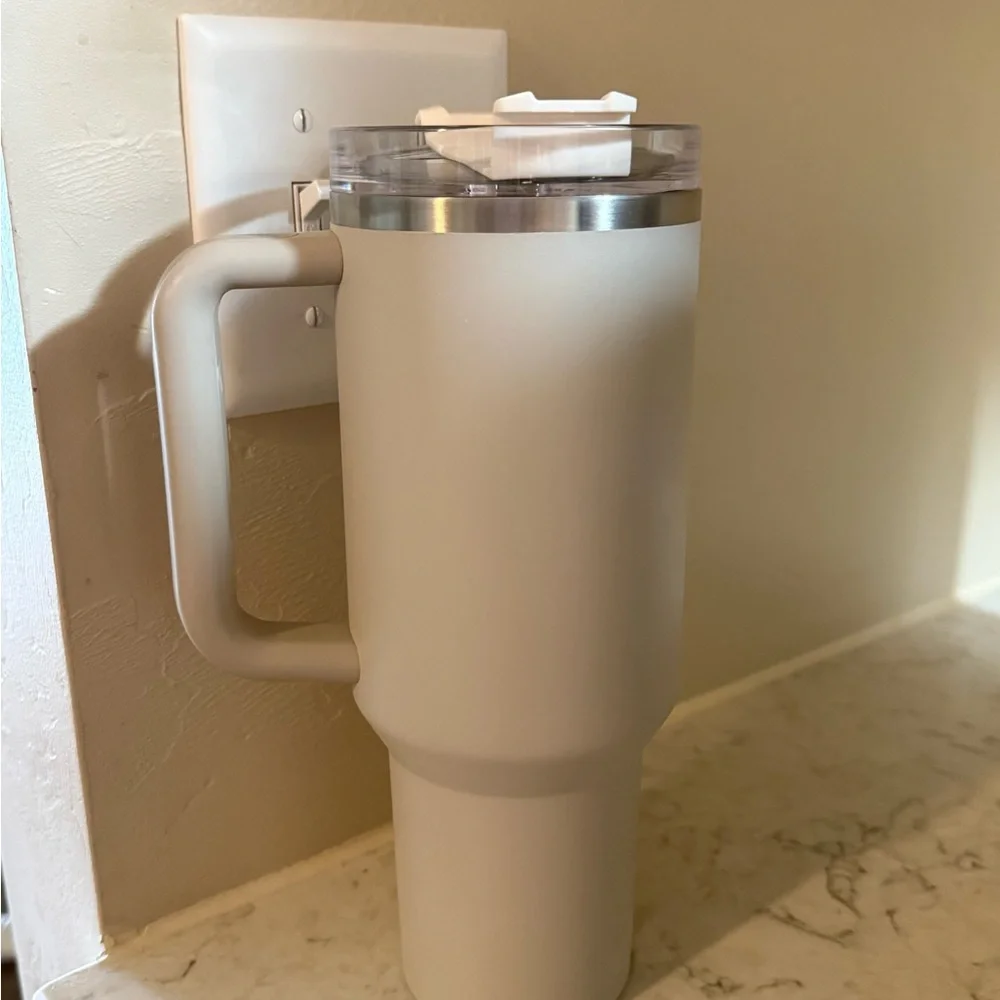 Stanley tumbler Tan - Picture 2 of 2